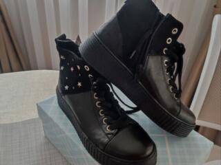 Продам новую женскую обувь