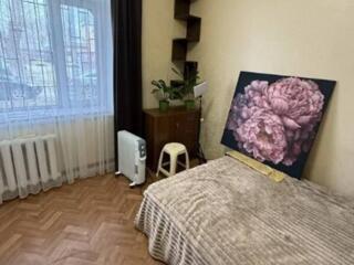 Продается комната в коммуне в тихом районе частного сектора, недалеко 