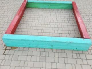 Продаётся песочница 1910*1850 см. 1200руб.