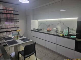 В продаже двухкомнатная квартира в новом жилом комплексе недалеко от .