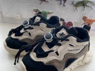 Детские кроссовки