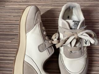 Кроссовки на девочку 36-37 размер