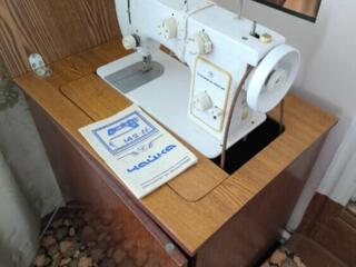 Швейная машинка Чайка