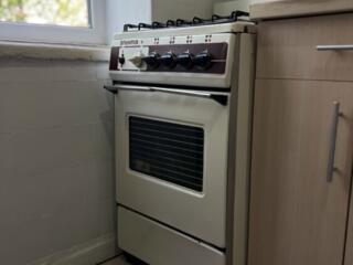 Продам газовую плиту