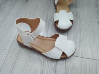 Продам босоножки