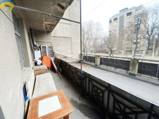 Просторная квартира на Французском бульваре с террасой.