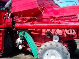 Продаю трактора и комбайн