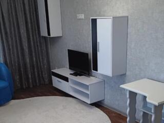 За магазином "Клио"