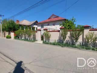 Casă în 2 nivele, or. Ialoveni, garaj, beci, saună, grădină.