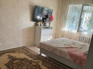 Предлагается к продаже двухкомнатная фасадная квартира с большой ...