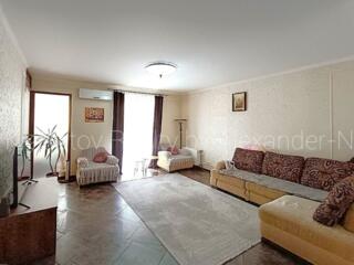 Пастера: продам великолепную 3-к квартиру в новом доме в тихом центре!