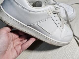 Деми сапоги натур. замш р. 38, кеды р. 38, костюм шорты и топ 150 руб