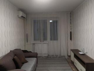 Продам 2-комнатную квартиру в центре города.