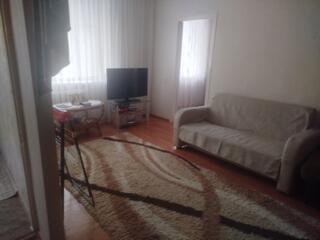 Сдаю двухкомнатную квартиру помесячно на долгий срок.