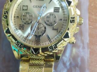 Часы новые кварцевые-100р