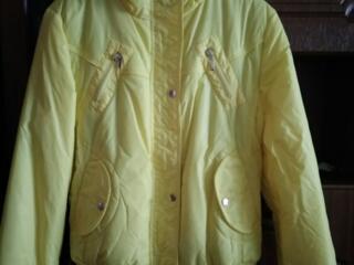 Продаю жёлтую куртку на лёгком меху — 500 ₽