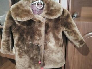 Продаю детскую шубку из цигейки — 300 ₽