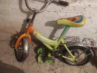 Продам детский велосипед и ролики