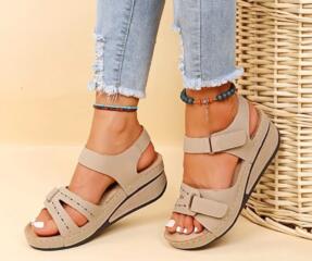 Удобные босоножки на танкетке, 39 размер 25 см.
310 руб.