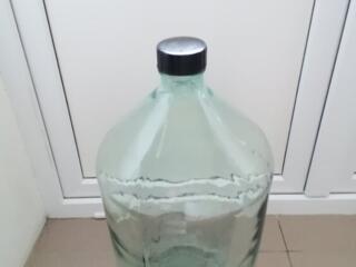 ПРОДАЁТСЯ 2 БУТЕЛЯ 20 л по 300 лей