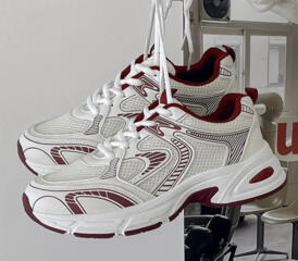 Продам новые кроссовки 250руб.