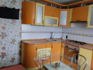 Сдам 1-комнатную квартиру на Небесной Сотни/ "Школьный"/ "Сити центр"