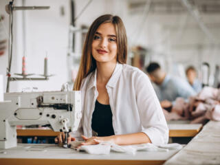 Требуется сотрудница в ателье в центре оплата сдельная
