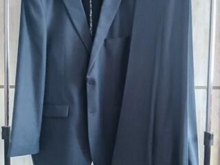 КОМПЛЕКТ: КОСТЮМ+РУБАШКА+РЕМЕНЬ! Состояние идеальное.