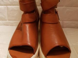 Продам новые босоножки, недорого, раз. на 38, 39..