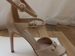 Продам туфли, кроссовки