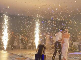 Холодныe фонтаны. Конфетти. Тяжёлый дым. Лазер. Пенна. И много другое