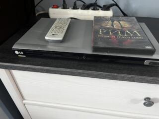Продам DVD-плеер LG DVU854 - 300 рублей.