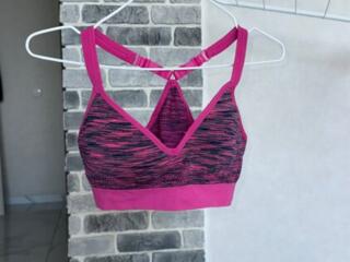 Спортивный топ.