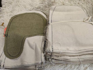 Рабочие новые рукавицы с брезентовым наладонником продам шнурки 60 см.