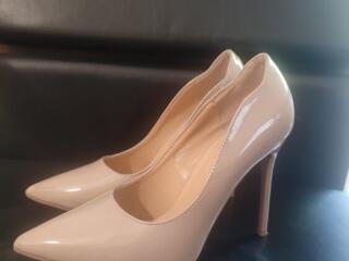 Лаковые туфли на высоком каблуке, б/у