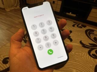 Недорого. Продается iPhone X (на запчасти).