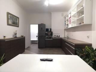 Оренда 4 кімнатної квартири в ЖК Richmond по вул. Джона Маккейна 26. .