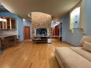 довгострокова оренда 4-к квартира Київ, Печерський, 1550 $/міс.