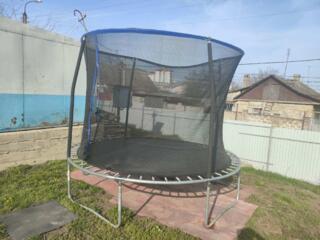 Продам большой отличный немецкий батут в идеальном состоянии. 