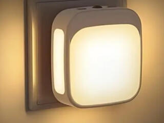 Светодиодный светильник-ночник с датчиком освещенности, новый.