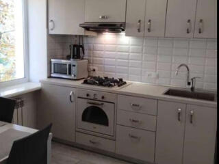 Продам  2х комнатную квартиру по проспекту Шевченко.