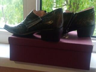 Продам женские полуботинки -казаки новые кожа 36р-р.