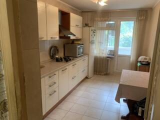 Продам 3 комнатную квартиру на Жолио-Кюри на первом этаже. В квартире 