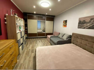 Продам  1 комнатную квартиру на Дюковской (центр)