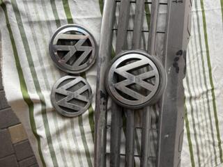 Продам переднюю решетку Фольксваген Т5