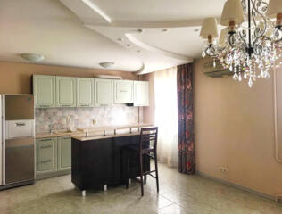 Красивая квартира в кирпичном доме в центре Таирова