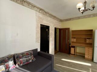 Продам 2-х комнатную квартиру на Александровском пр-те