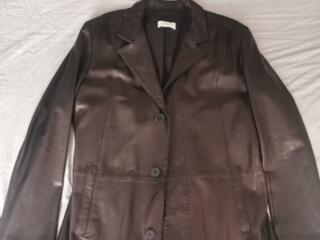 Продам кожаную куртку 52-54 рр. Темно-коричневая. 1000 лей.