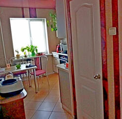 2-комнатная с ремонтом в центре поселка Котовского