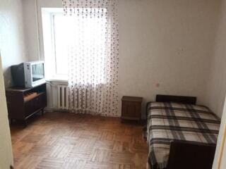 Продам  2х комнатную квартиру, рядом центр.